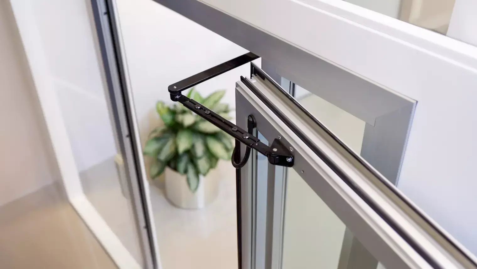 Porta de Vidro Pivotante SW 200